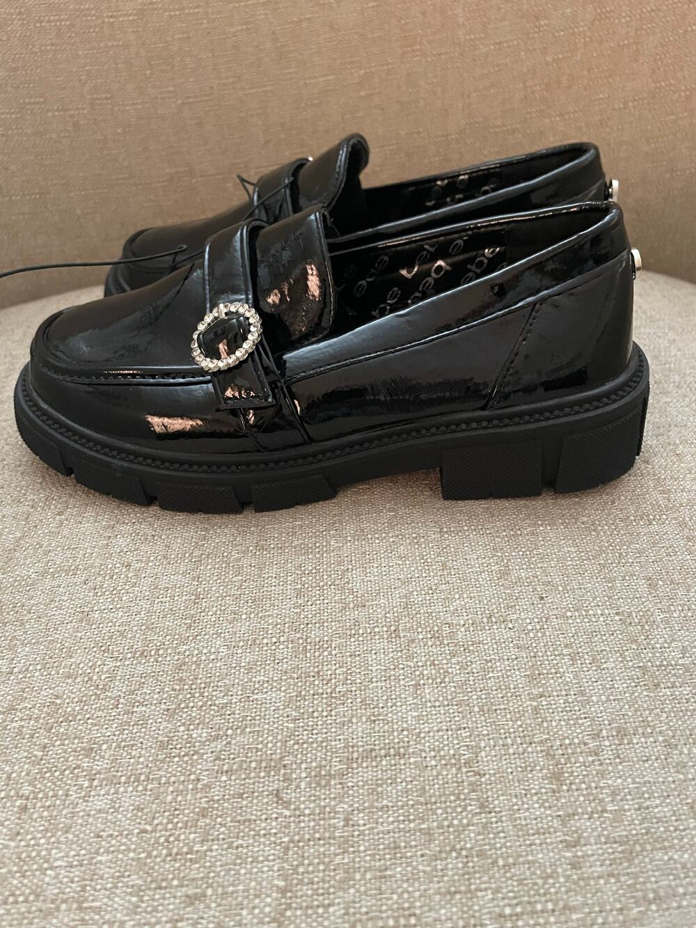 Bebe Girls Black Patent Leather w/rhinestone accent buckle and lug heel, S87